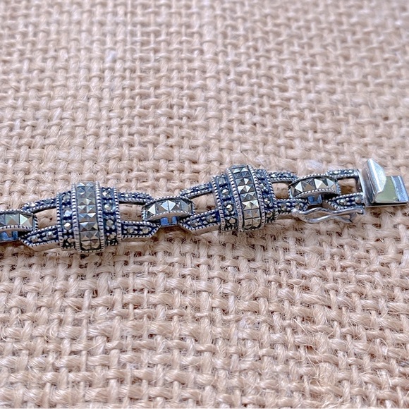 JUDITH JACK STERLING VINTAGE MARCASITE ART DECO STYLE BRACELET
7” - Picture 5 of 9
